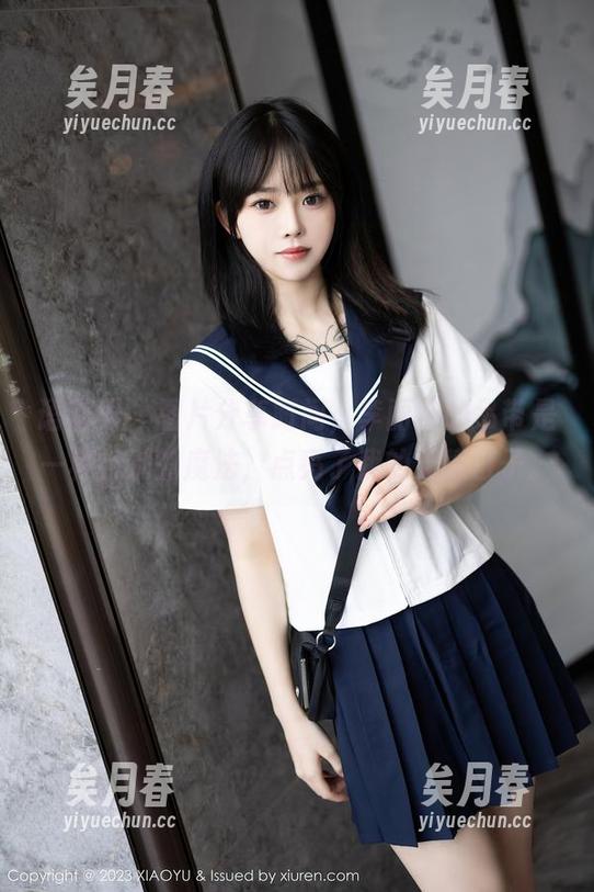 语画界-李丽莎 语画界 - 图片分享时间,李丽莎的吊带是一种特别的魔法,点亮了我的无聊日子。