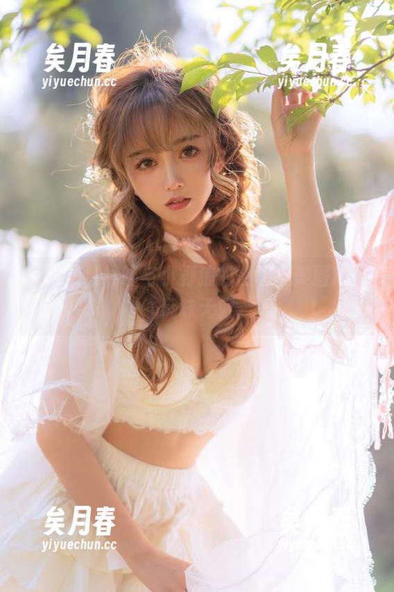 过期米线线喵与小野狼的邂逅，美图精选，玩味无穷。