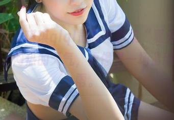 青豆客 – 琪琪qlql最新写真集“夏天”，不同于闷热的天气，更像是一场清新的小雨。