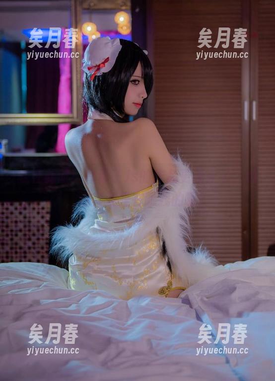 就在此时！青青子Js的作品更新来了，啧，这套装是在哪找的啊？