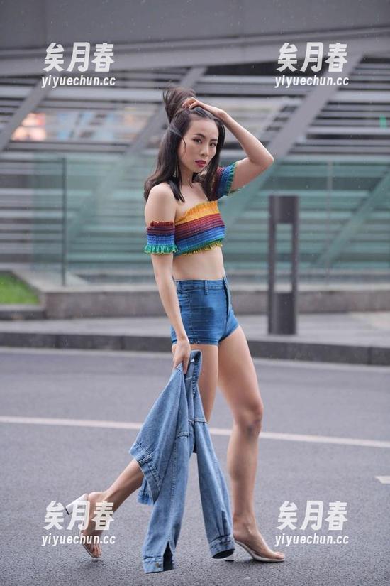 魔镜街拍-婷婷 魔镜街拍 - 工作日常图包:婷婷的黑丝官方日历